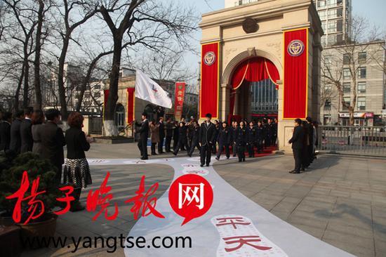 УI(lng)(do)ͰӭTM(jn)ČW(xu)`СR·ƽ¡ĳ؟(z)